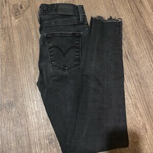 Black Levi’s skinny jeans